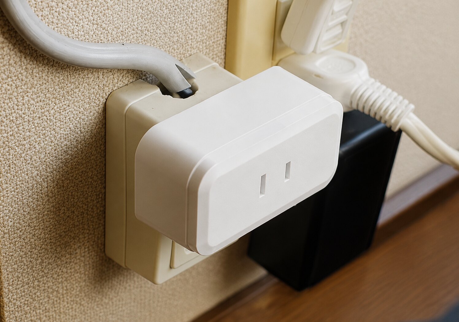 コンセントに設置するWi-Fiセンシング機器